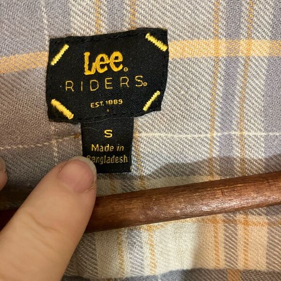 Lee Riders plaid shirt, women’s size small, great condition, light gray/ yellow - Picture 3 of 4